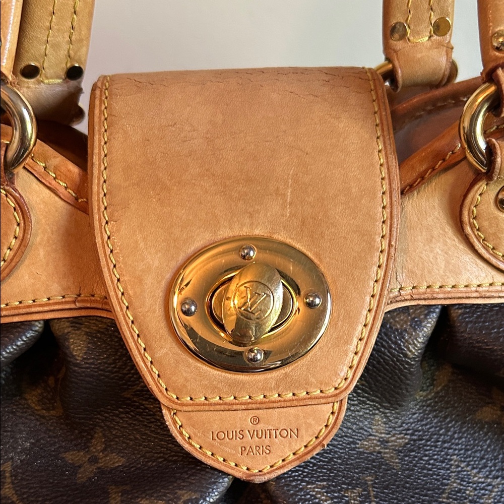 Louis Vuitton Tan and Brown Monogram Shoulder Bag - Picture 2 of 16